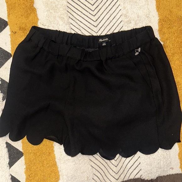 Madewell Like New Black Scalloped Shorts Size Medium - Picture 2 of 4